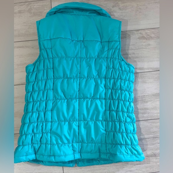 Sleeveless Puffer Jacket - Picture 3 of 3